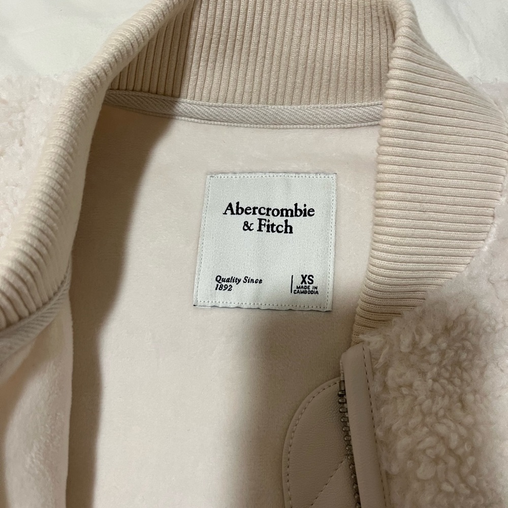 Abercrombie And Fitch Oversized Sherpa Bomber Jac… - image 6